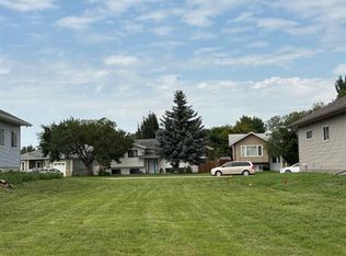 117 Upland Blvd W, Brooks, AB T1R 0R3