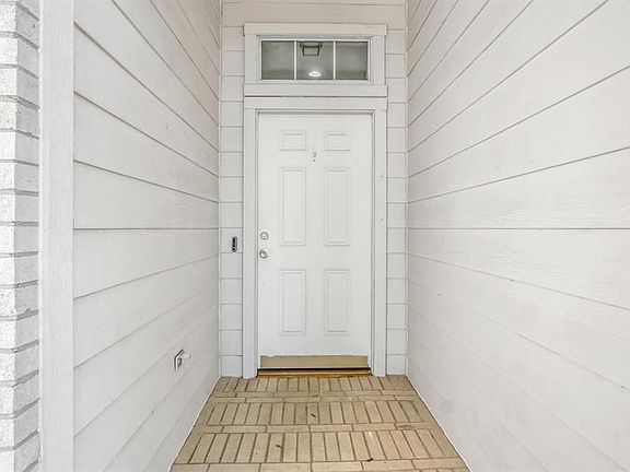 5th image of 1526 Rogers Lake Ln
