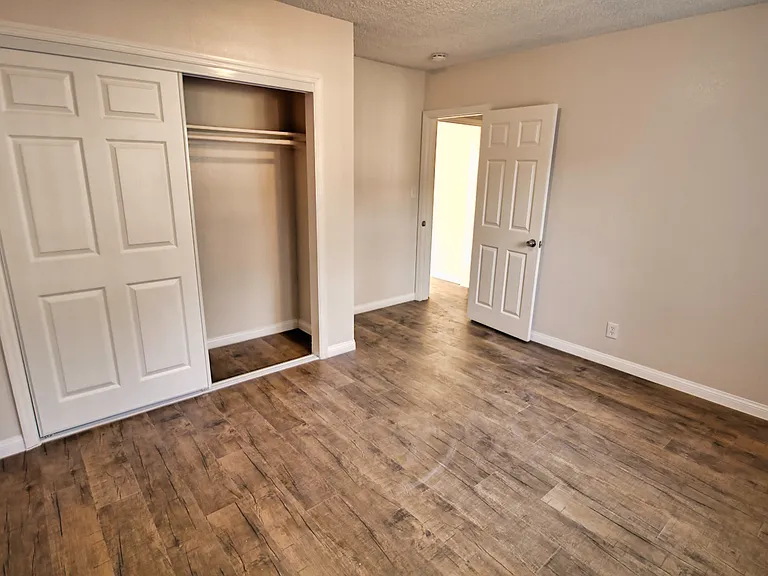 643 E 99th St #8 — Photo 3