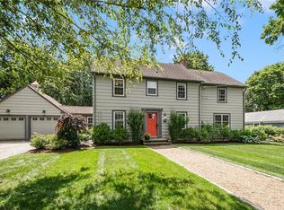14 Mosher Dr, Barrington, RI 02806