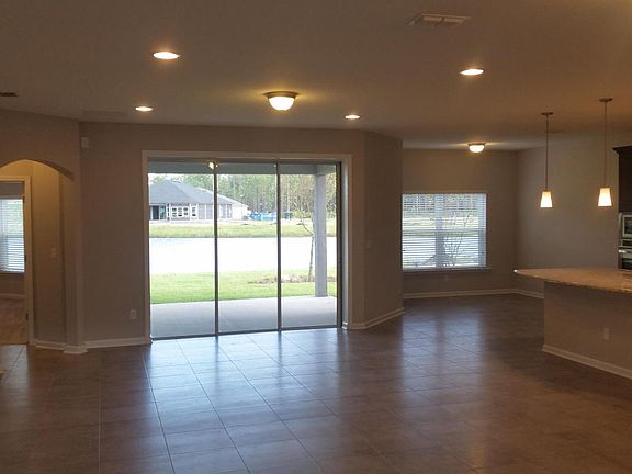 4th image of 180 S Coopers Hawk Way