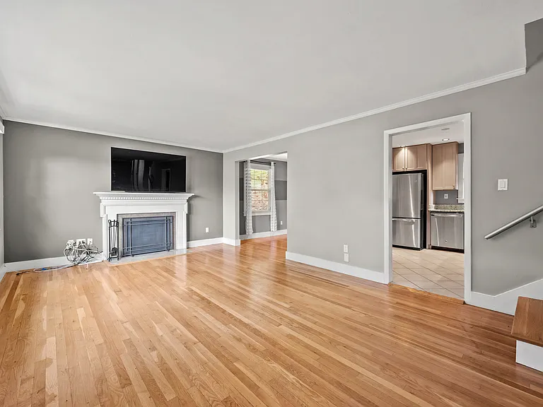 3017 S Hill St — Photo 3