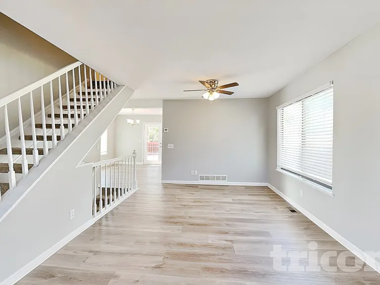 3812 S Ceylon Way — Photo 2
