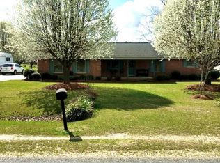 702 Jekyll Rd SE, Baxley, GA 31513