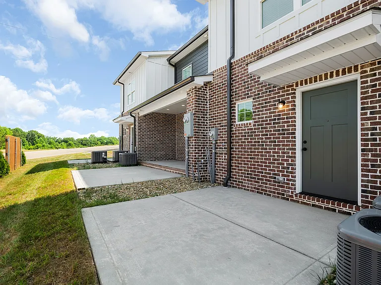 1150 England Dr — Photo 13