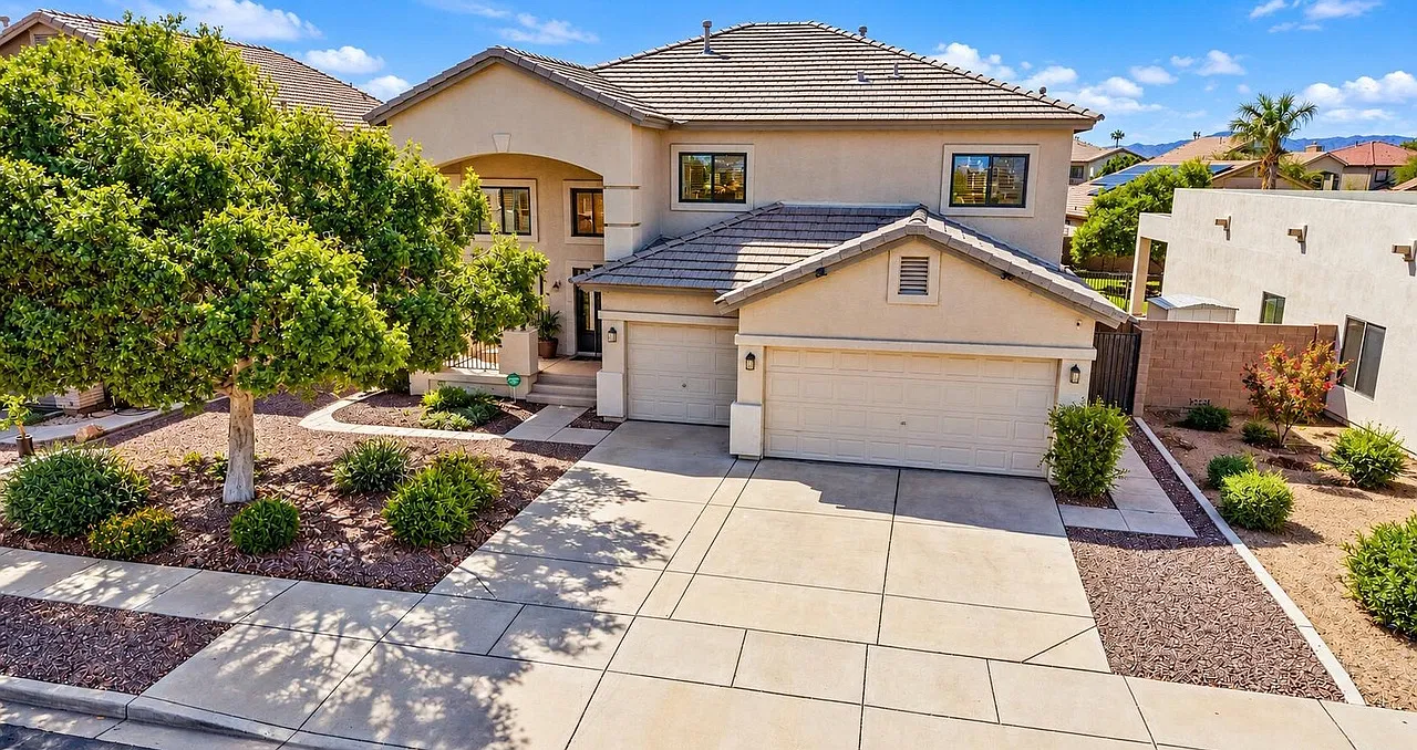 5 bed, 2536 sqft, $3,040 — Photo 1