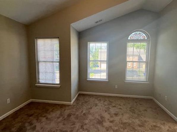 lexington-kentucky-84432293 picture