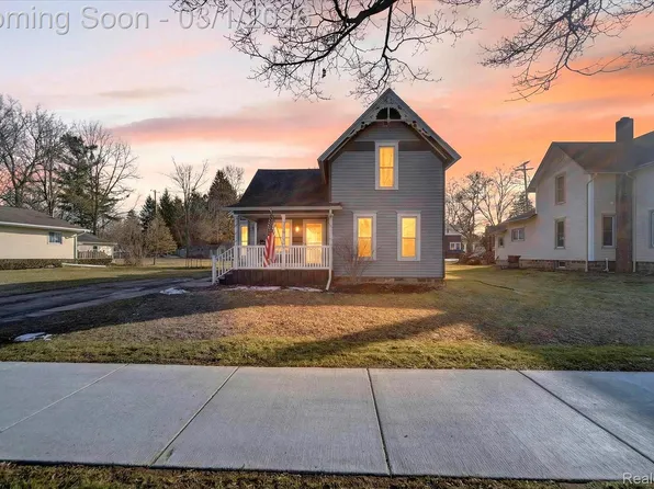 415 W McArthur St, Corunna, MI 48817