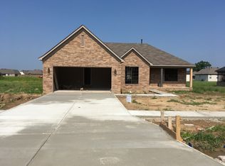909 Bayou Vista Dr, Marion, AR 72364