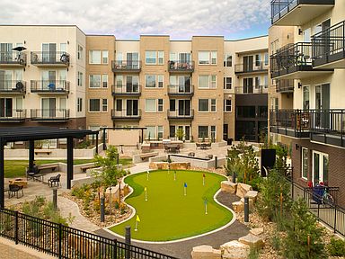 Resident Courtyard with Putting Green, BBQ and Picnic Areas