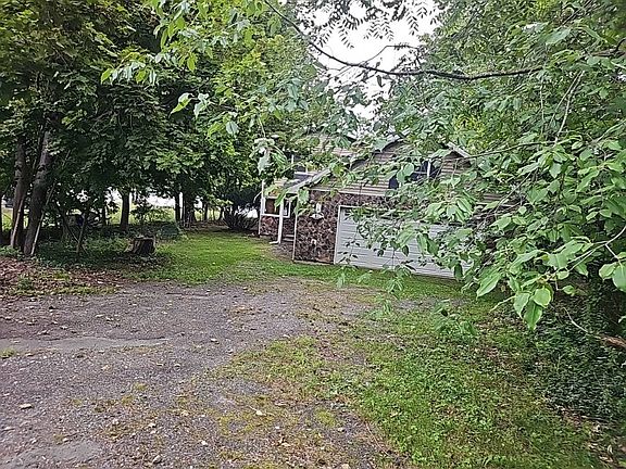 2nd image of 31 Clays Ln