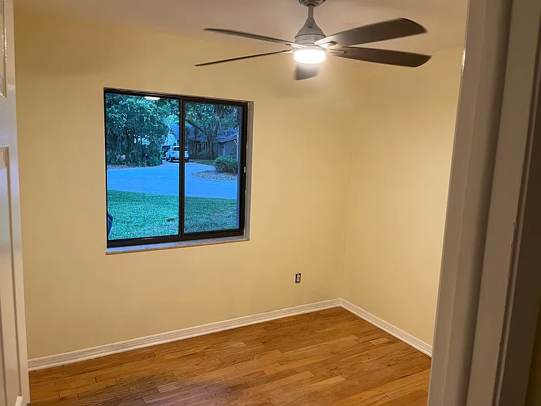 109 Suffolk Ct — Photo 11