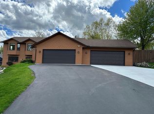 1374 Berry Ridge Rd, Eagan, MN 55123