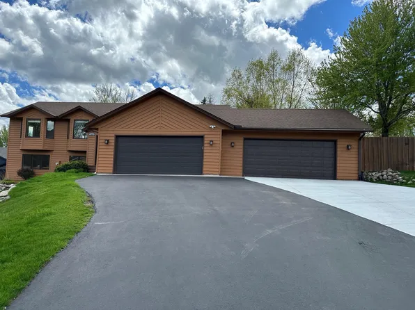 1374 Berry Ridge Rd, Eagan, MN 55123