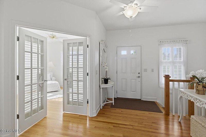 5th image of 2 Camden Court