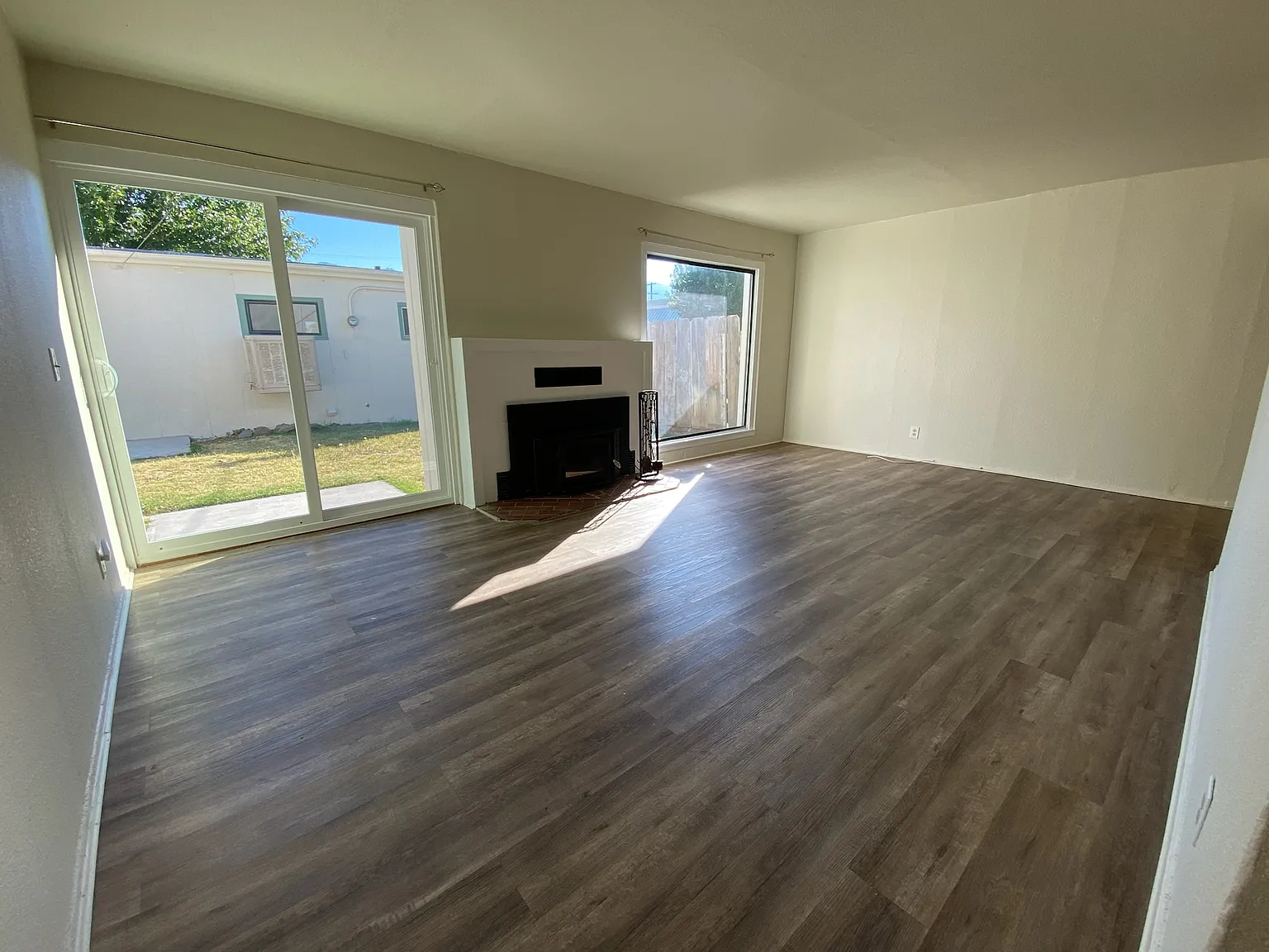 2 bed, 1075 sqft, $2,100 — Photo 2