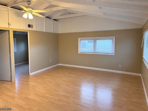5th image of 1013 Waterview Way