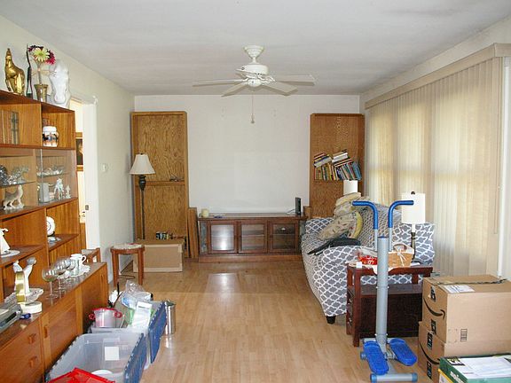 4th image of 364 Lakewood Dr