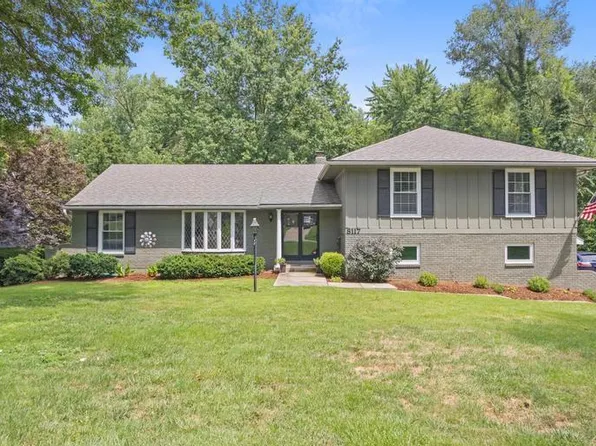 8117 Sagamore Rd, Leawood, KS 66206