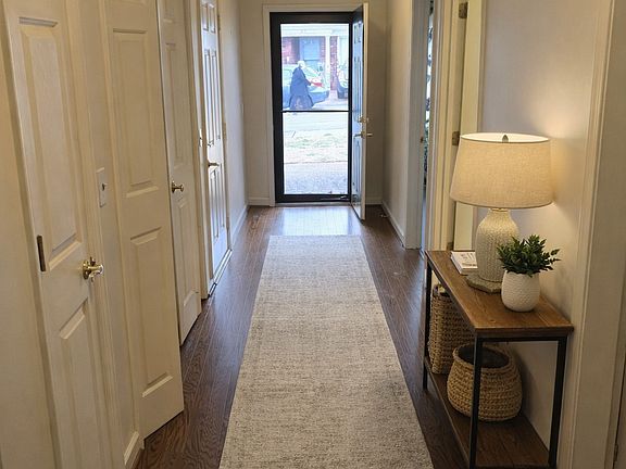 3rd image of 802 Marquette Dr