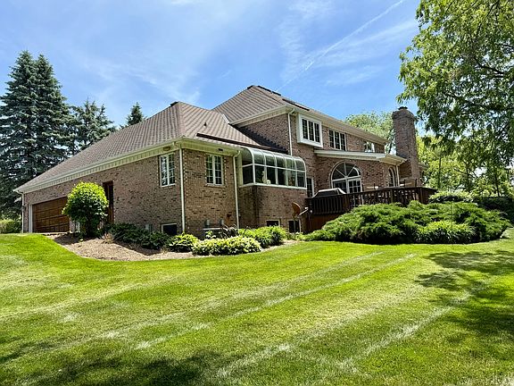 5th image of 17N656 Adams Dr