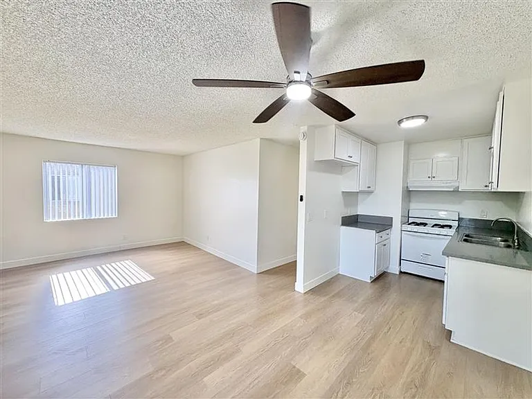 Baylor Apartments - 7531 — Photo 13