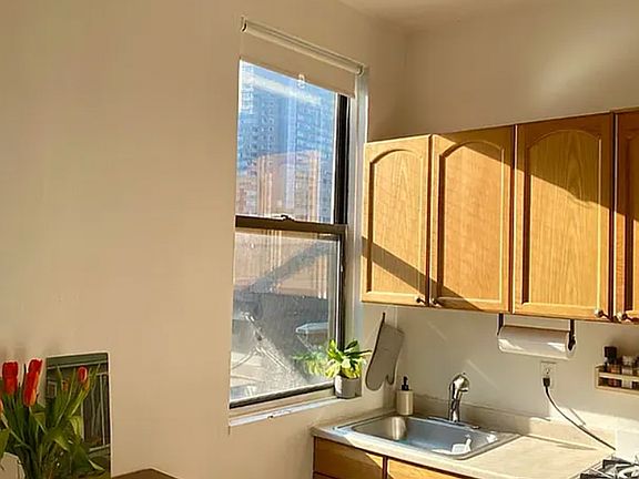 3rd image of 320 E 34th St APT 2D