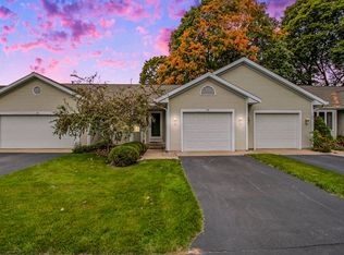 35 Seasons Way SE #9, Ada, MI 49301