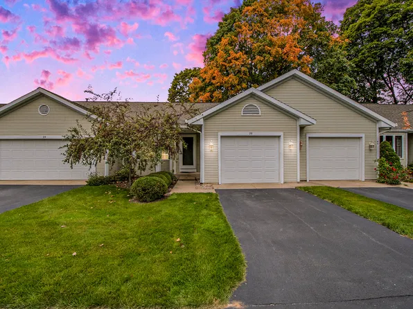 35 Seasons Way SE #9, Ada, MI 49301