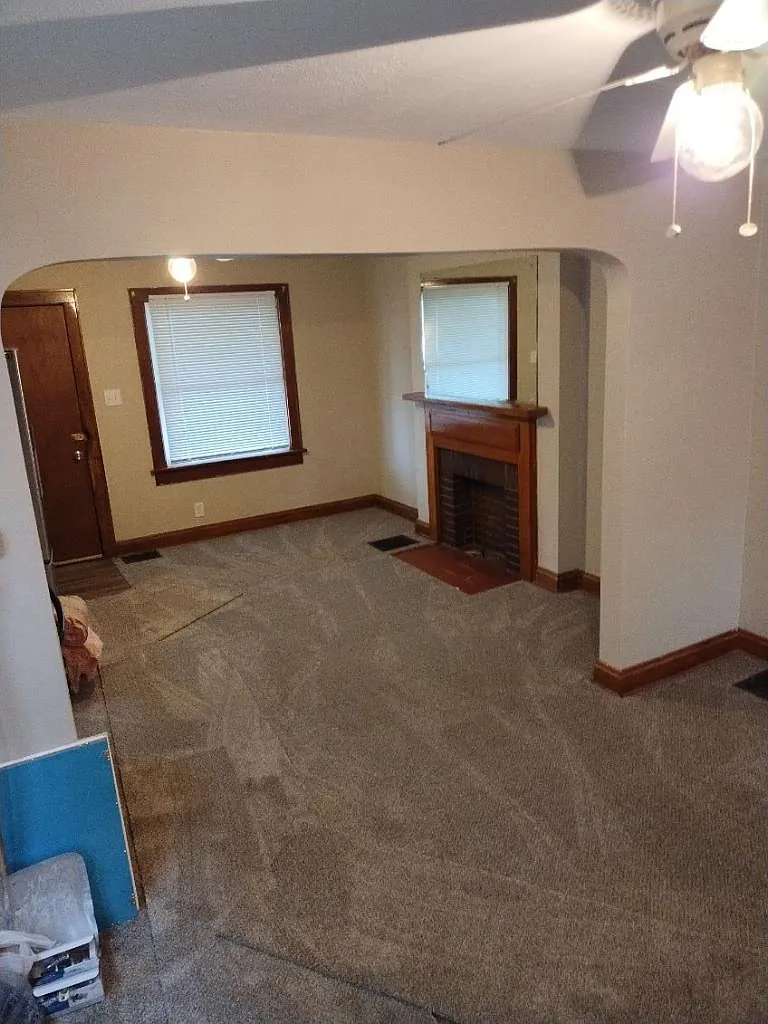 3 bed, 1100 sqft, $1,200 — Photo 2