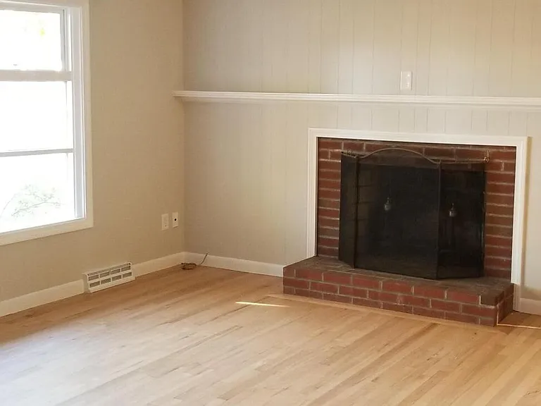 85 Castlewood Cir — Photo 10
