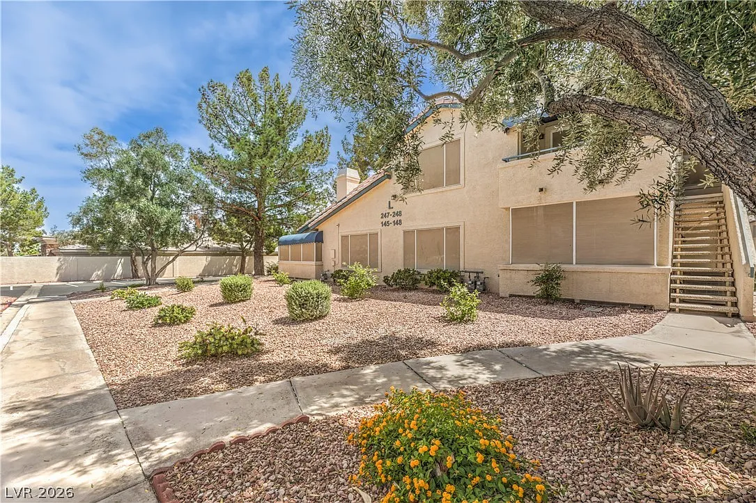 2 bed, 2.0 bath, 1005 sqft, $1,550 — Photo 2