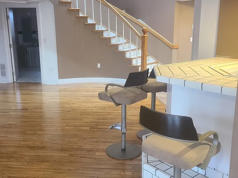 630 Whitney Ave — Photo 17