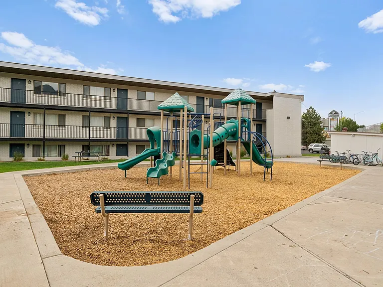 Grandview Manor — Photo 17