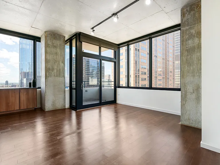 235 W Van Buren St #2915 — Photo 3