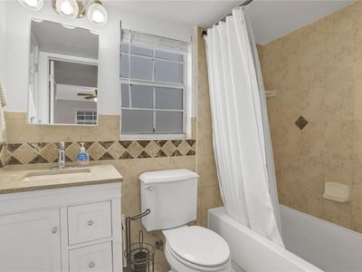 1100 E Caroline St APT 103, Tavares, FL, 32778