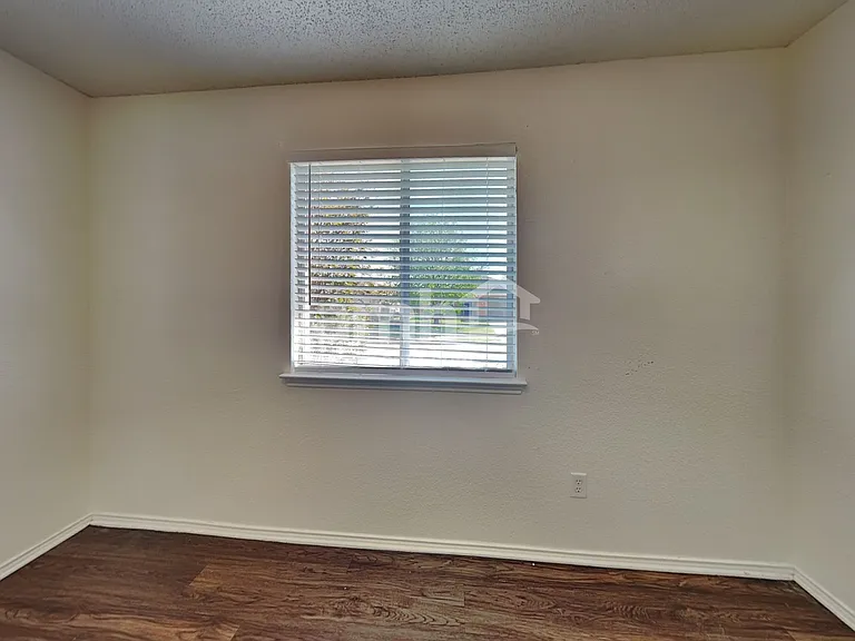1601 White Oak Rd — Photo 17