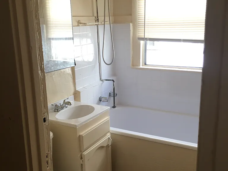 416 S Union Ave #5 — Photo 6