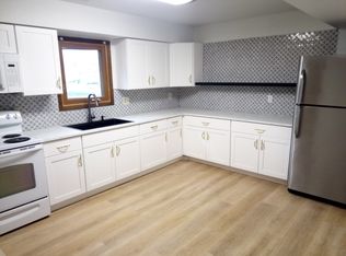 1102 Shaw St, South Beloit, IL 61080