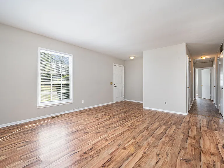104 Deblyn Ct — Photo 5