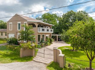 413 Pine Rd, Clear Lake Shores, TX 77565