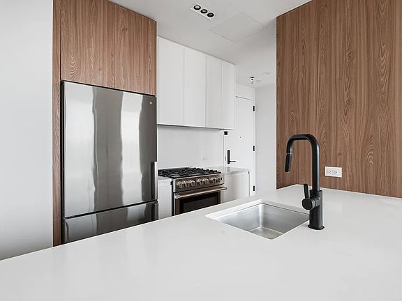 5th image of 224 W 124th St APT 1603