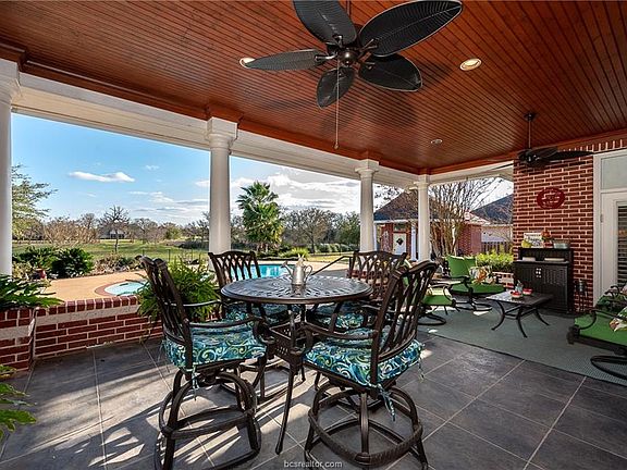 3rd image of 5008 Augusta Cir