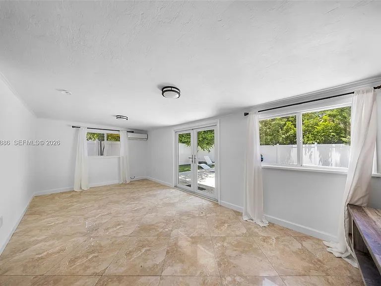 1837 NE 48th Ct — Photo 21