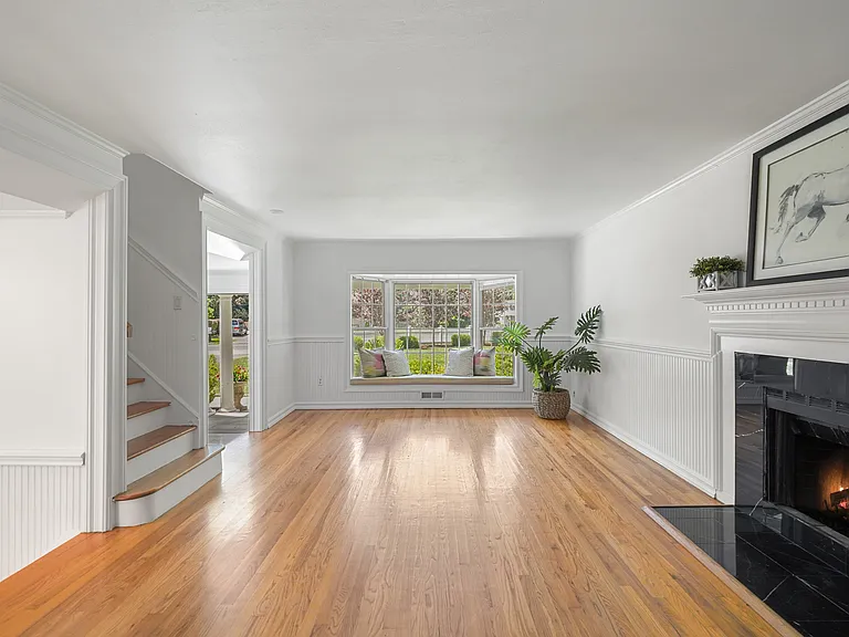 141 Idlewood Dr — Photo 2