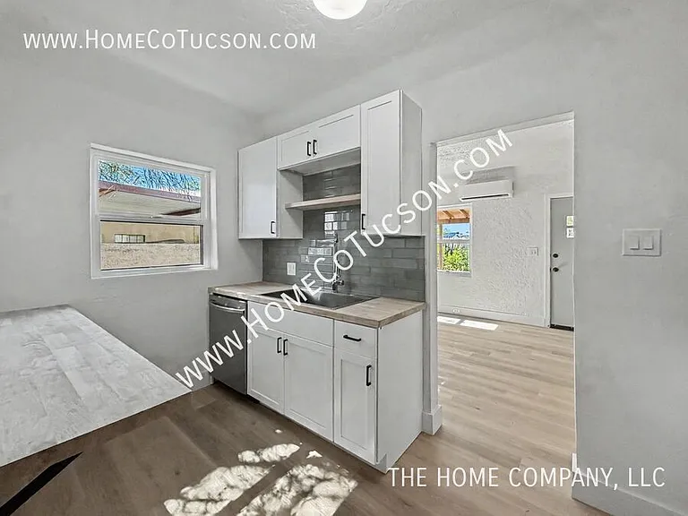 1812 E 9th St — Photo 7