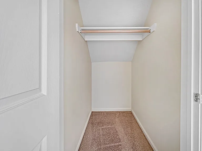 Alison Pointe Apartments — Photo 50