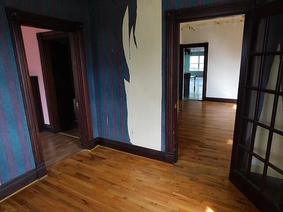 2nd image of 420 W Pleasant St