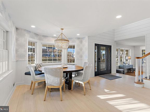 5th image of 101 Rose Ct