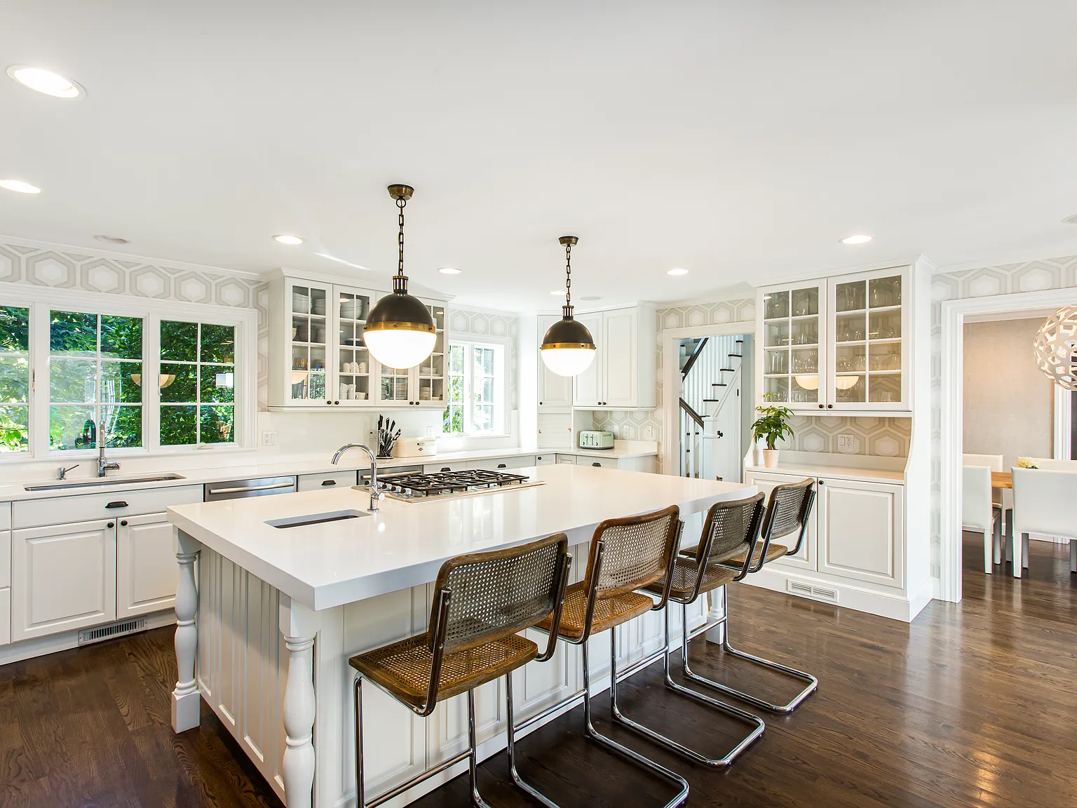 Exquisite and beautifully decorated home with 7 bedrooms! — Photo 4